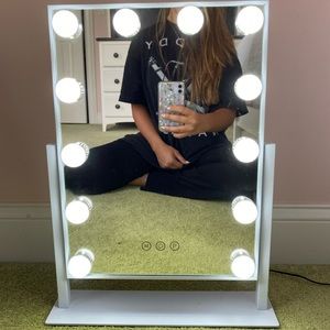 Hollywood style vanity mirror